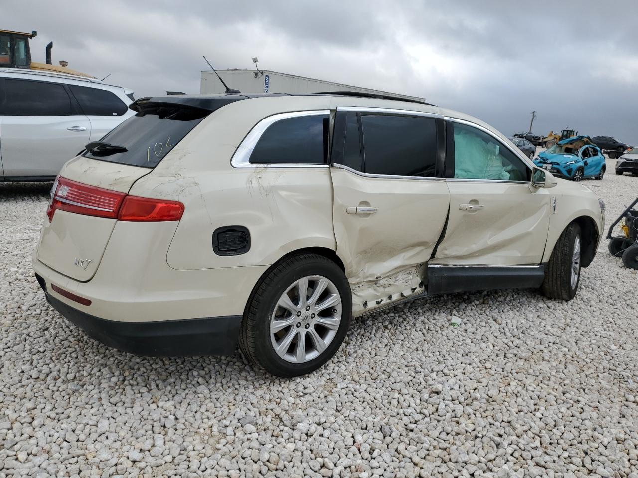 VIN 2LMHJ5FK8JBL01170 2018 LINCOLN MKT no.3