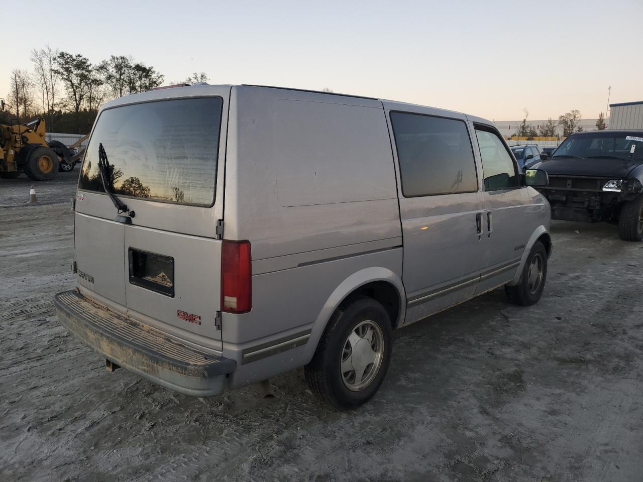 2000 GMC Safari - Image 3