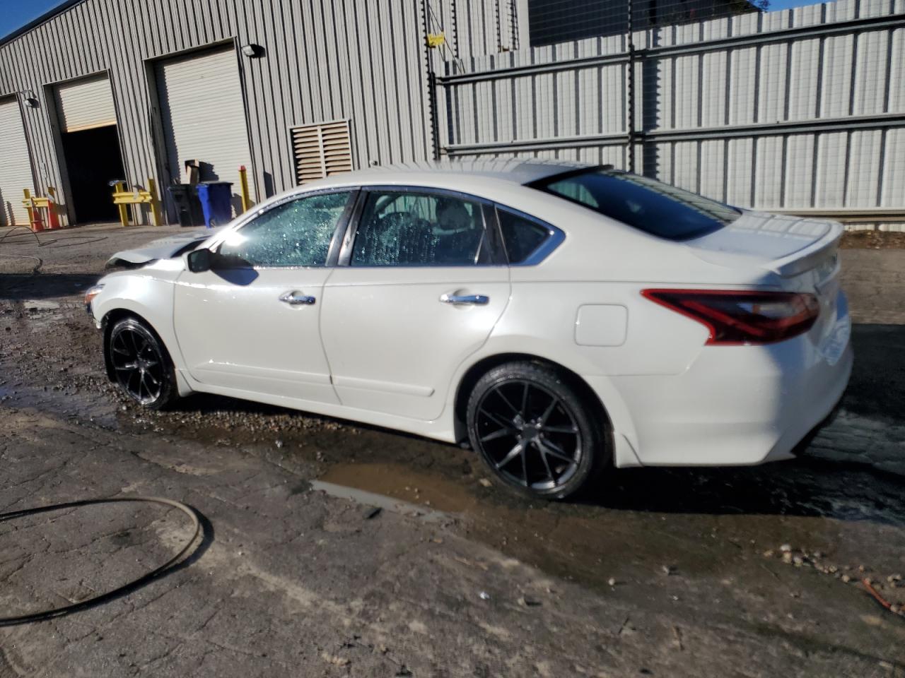 2017 Nissan Altima - Image 2