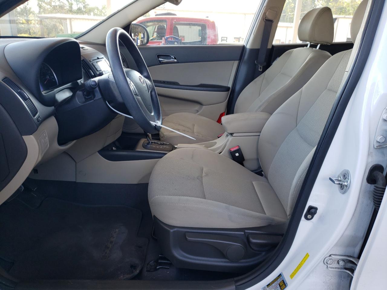 2011 Hyundai Elantra - Image 7