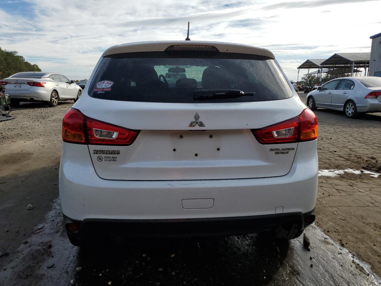 2015 Mitsubishi Outlander - Image 6