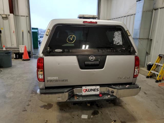 Пікапи NISSAN FRONTIER 2016 Сріблястий