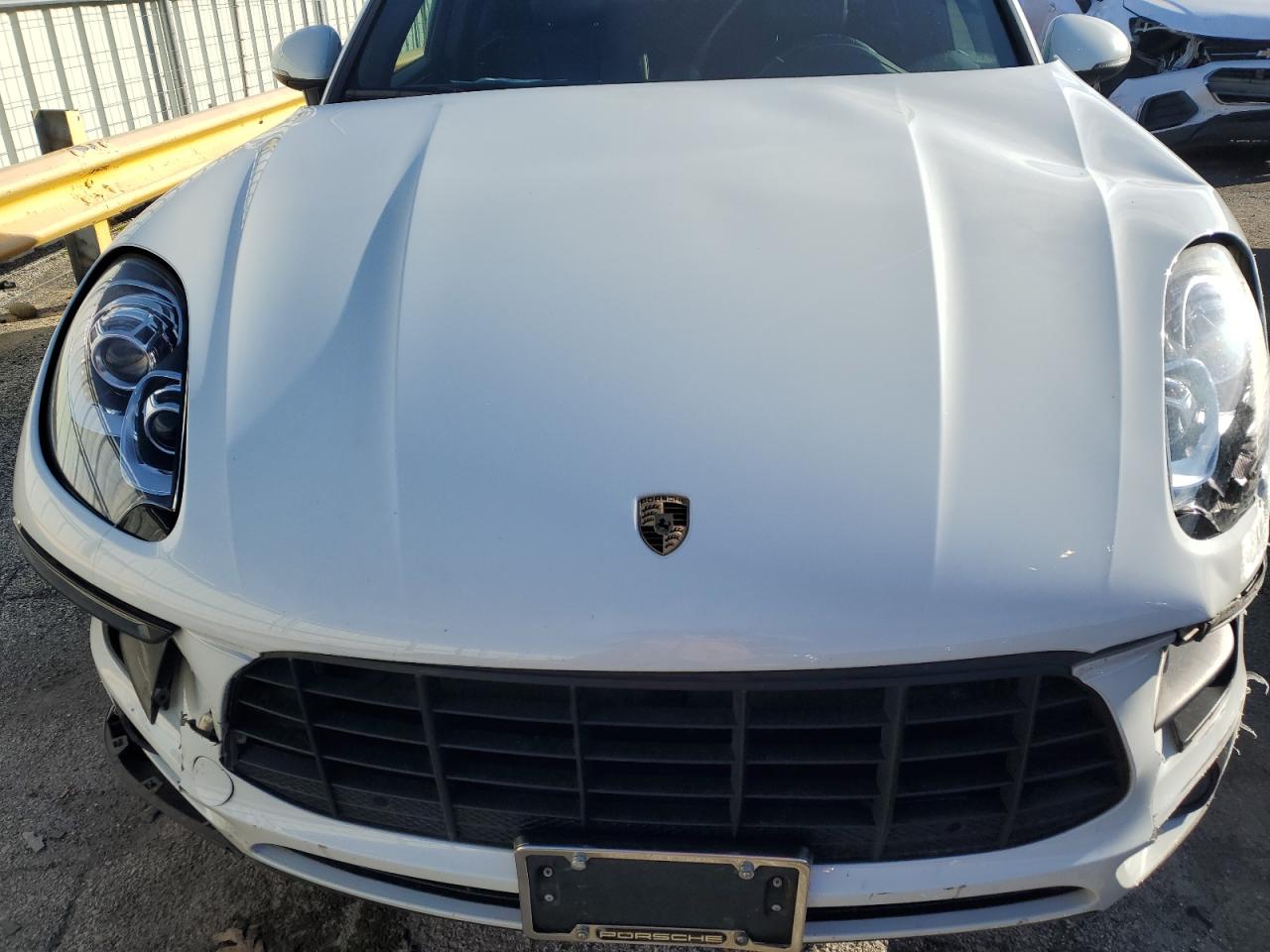 2018 Porsche Macan - Image 13