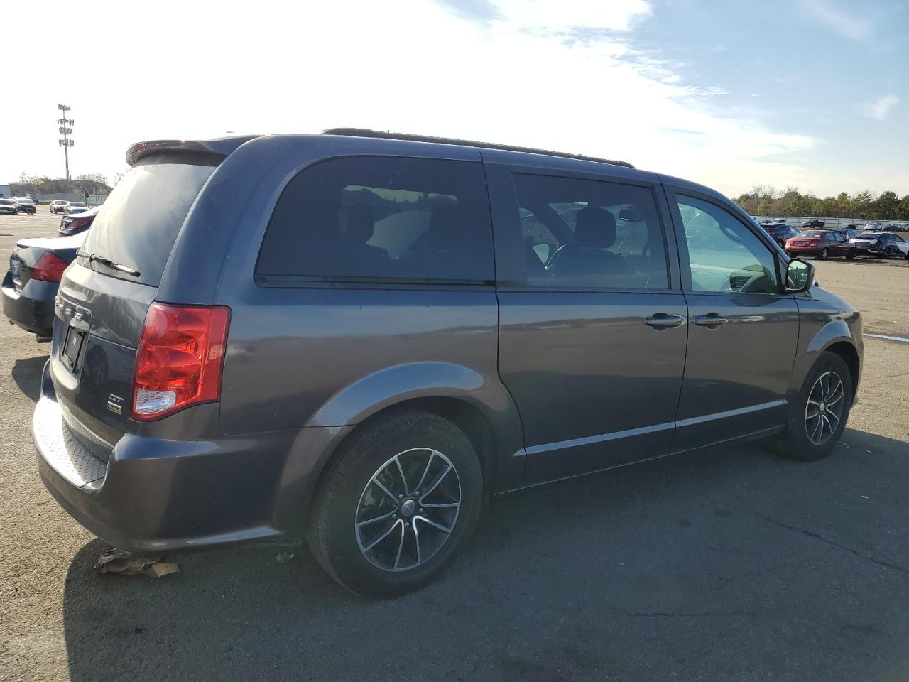2019 Dodge Caravan - Image 3