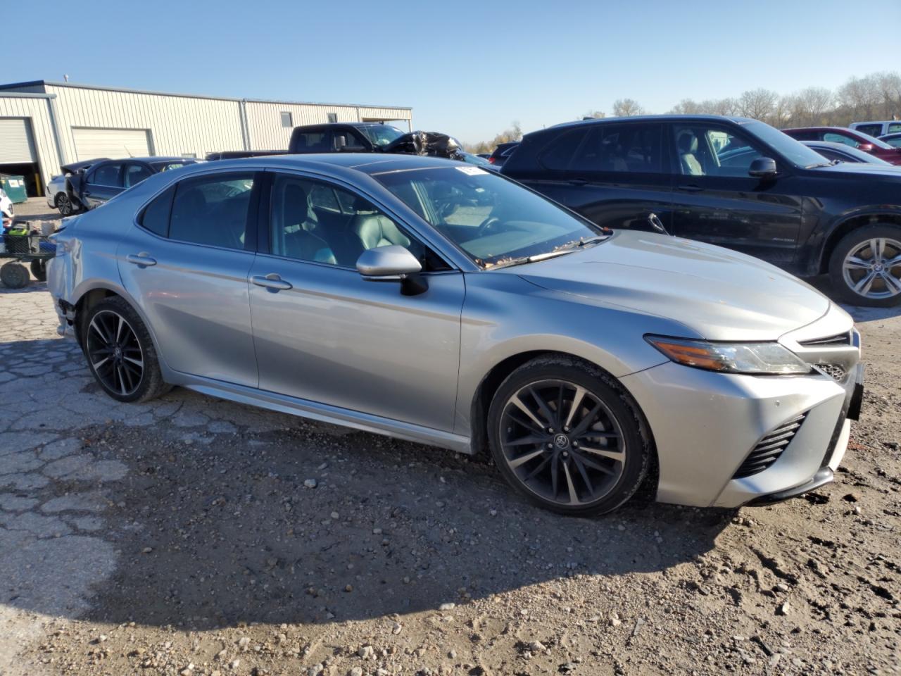 VIN 4T1B61HK3JU128077 2018 TOYOTA CAMRY no.4