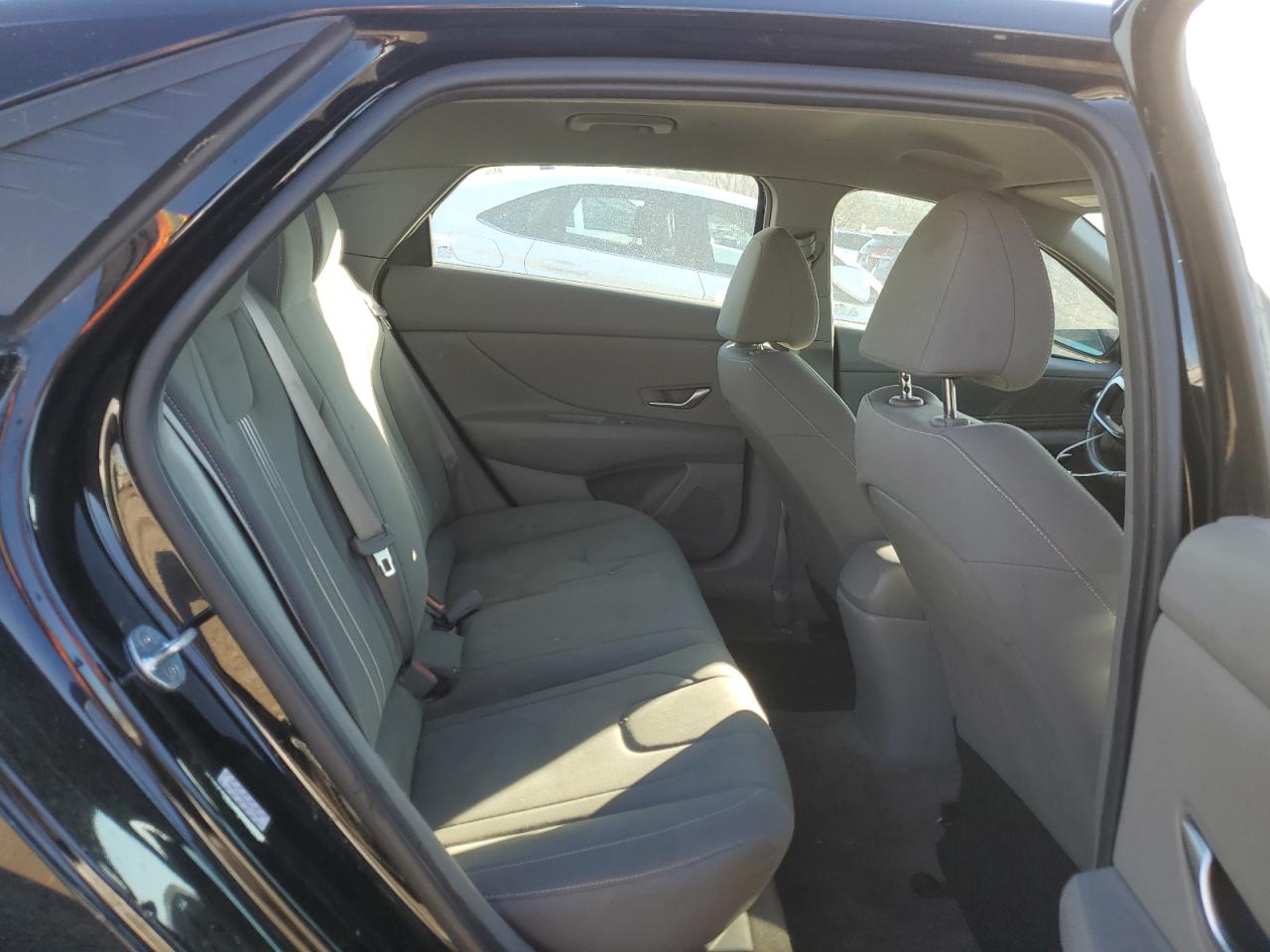 2022 Hyundai Elantra - Image 10