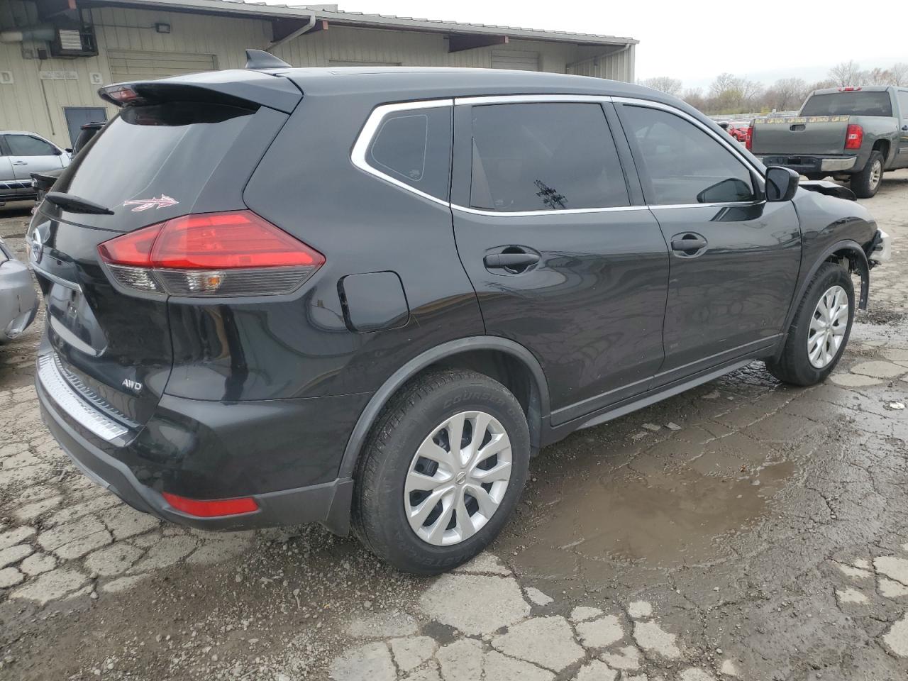 2017 Nissan Rogue - Image 3