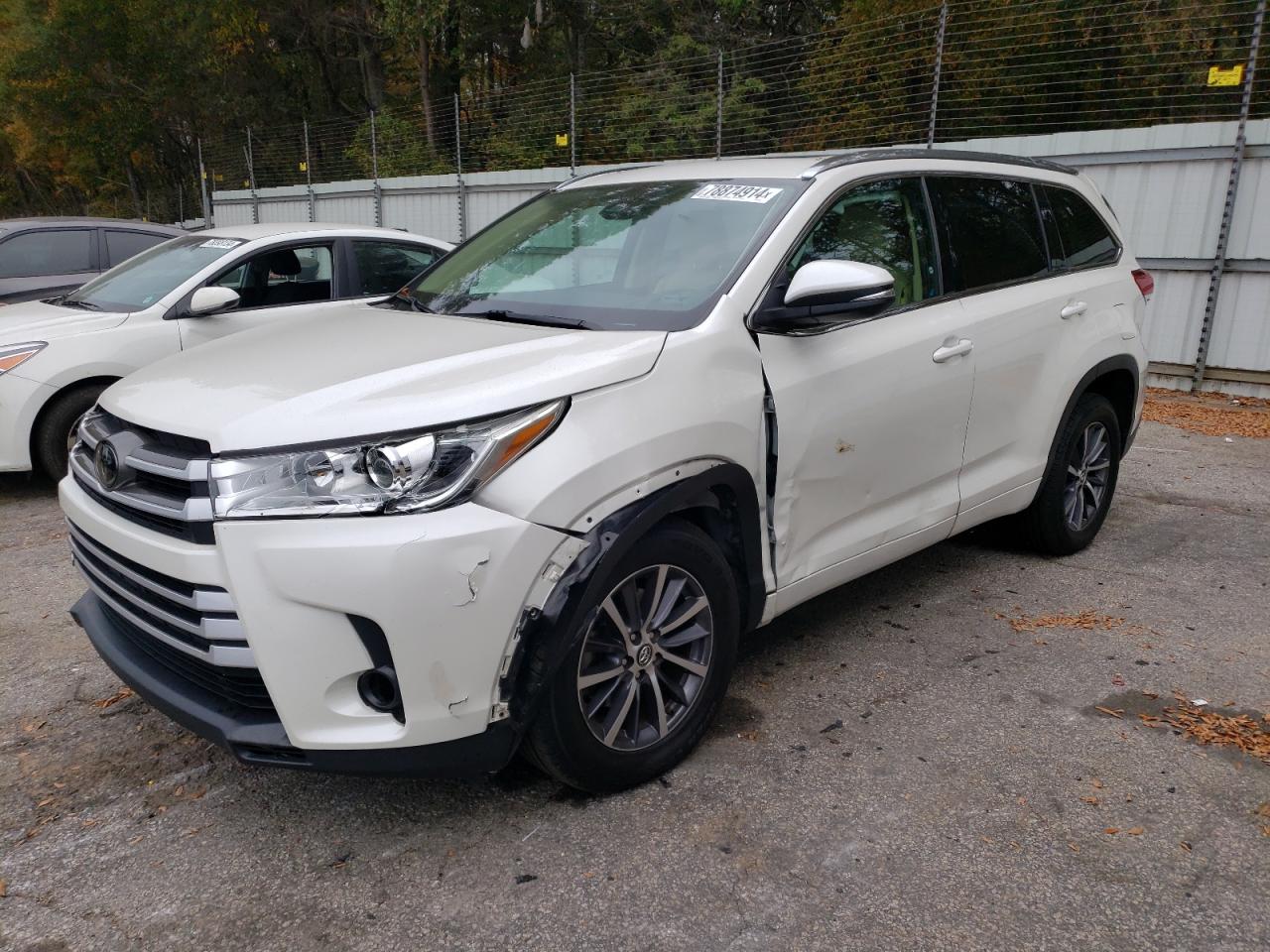 2018 Toyota Highlander - Image 1
