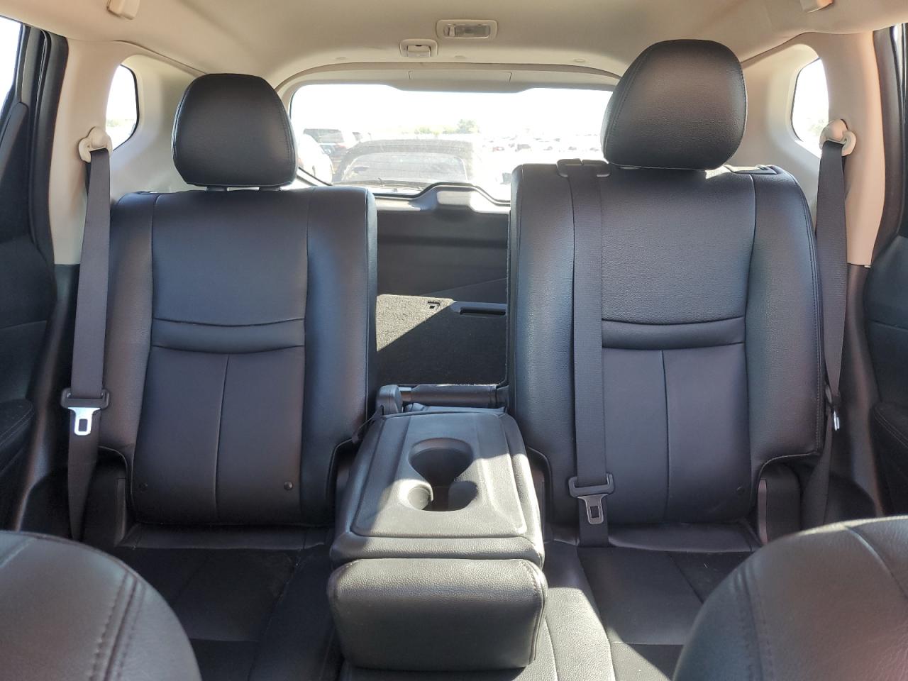 2018 Nissan Rogue - Image 10