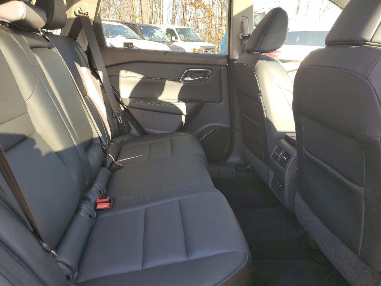 2021 Nissan Rogue - Image 11