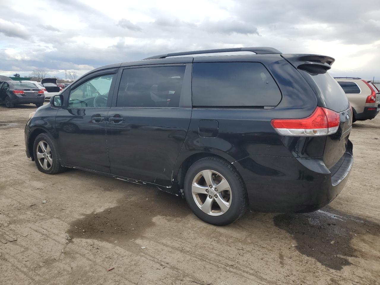 2013 Toyota Sienna - Image 2