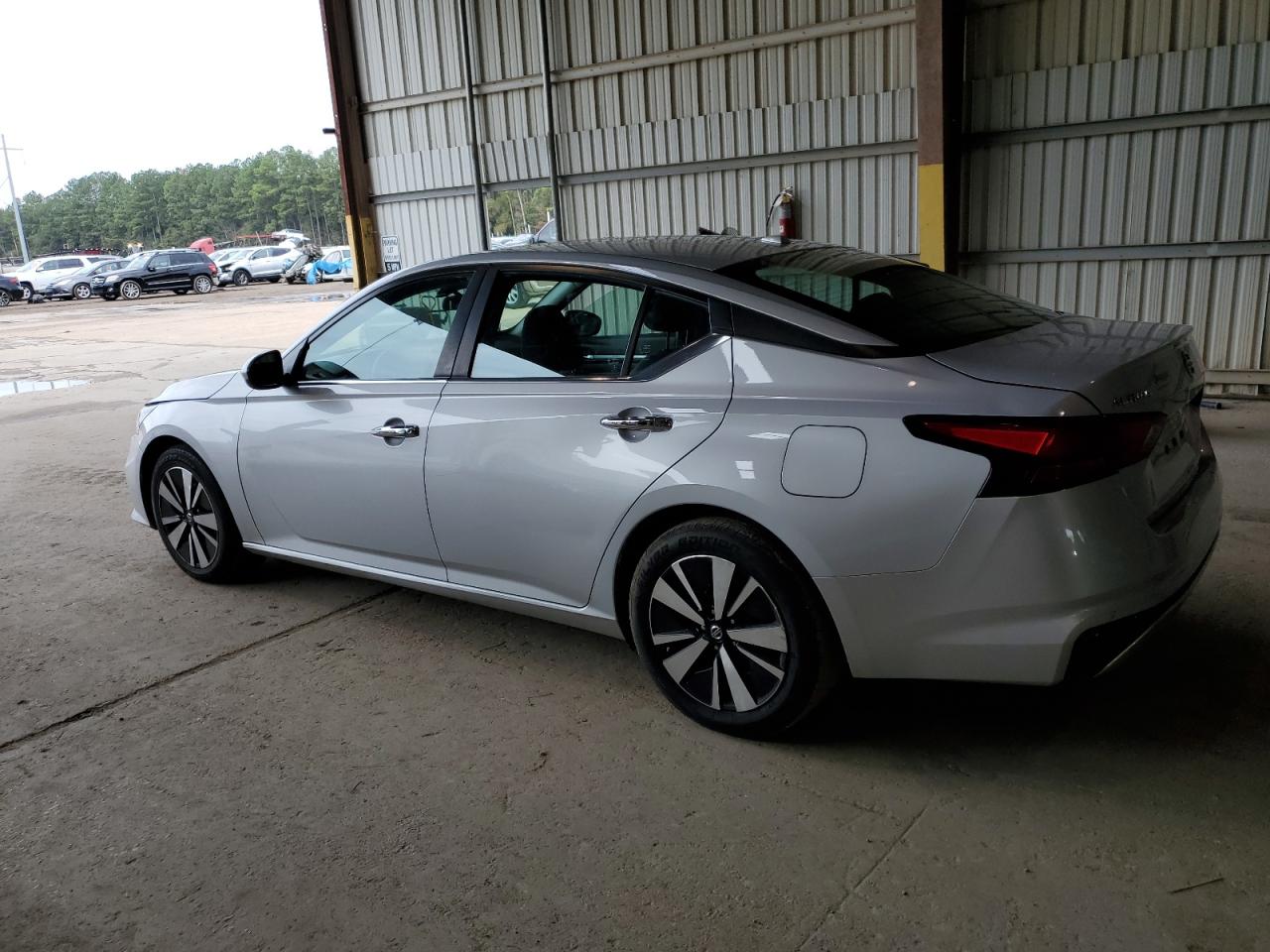 2021 Nissan Altima - Image 2