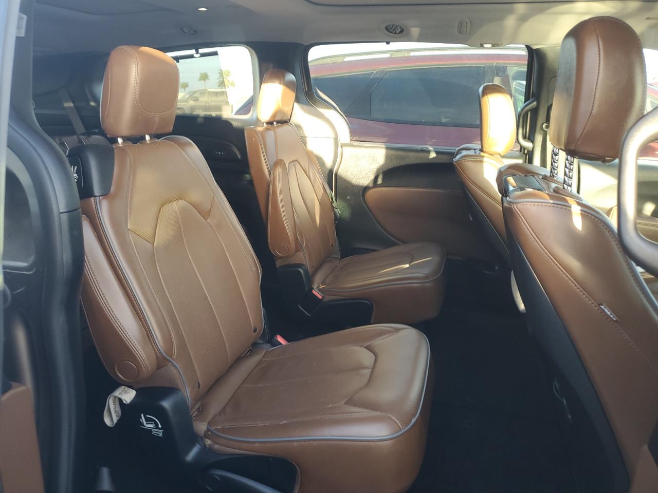 2018 Chrysler Pacifica - Image 11