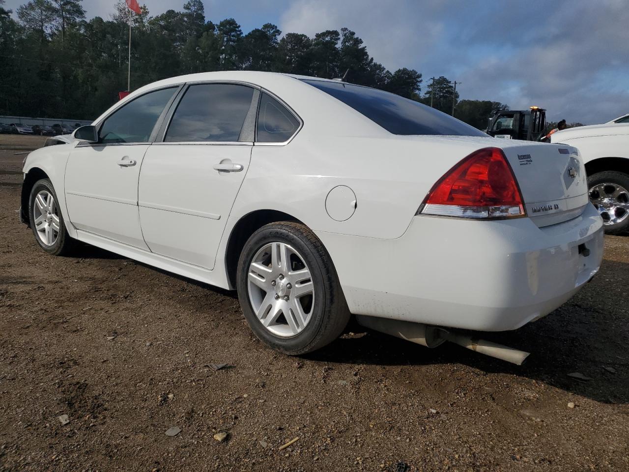 2016 Chevrolet Impala - Image 2