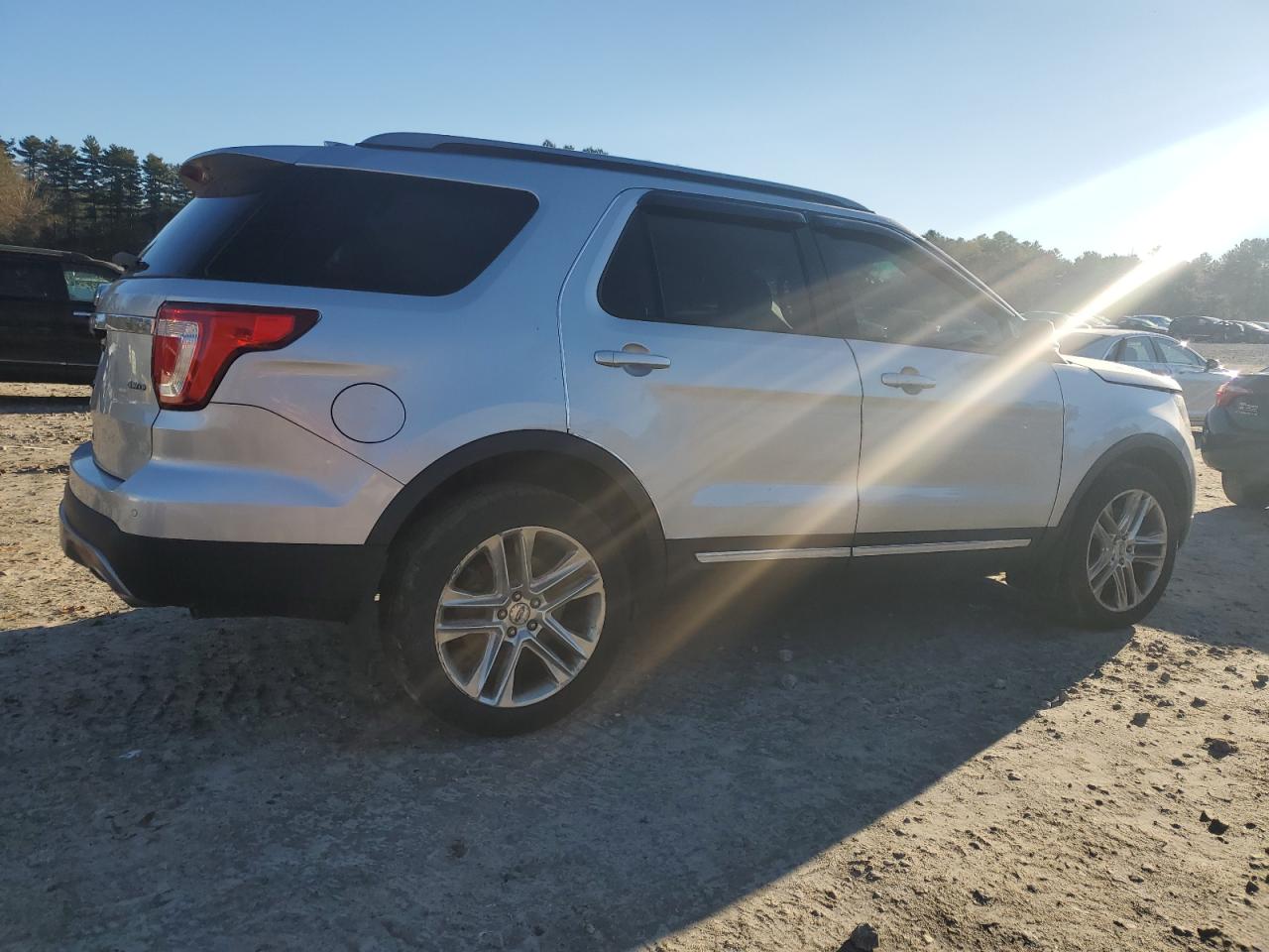 2016 Ford Explorer - Image 3