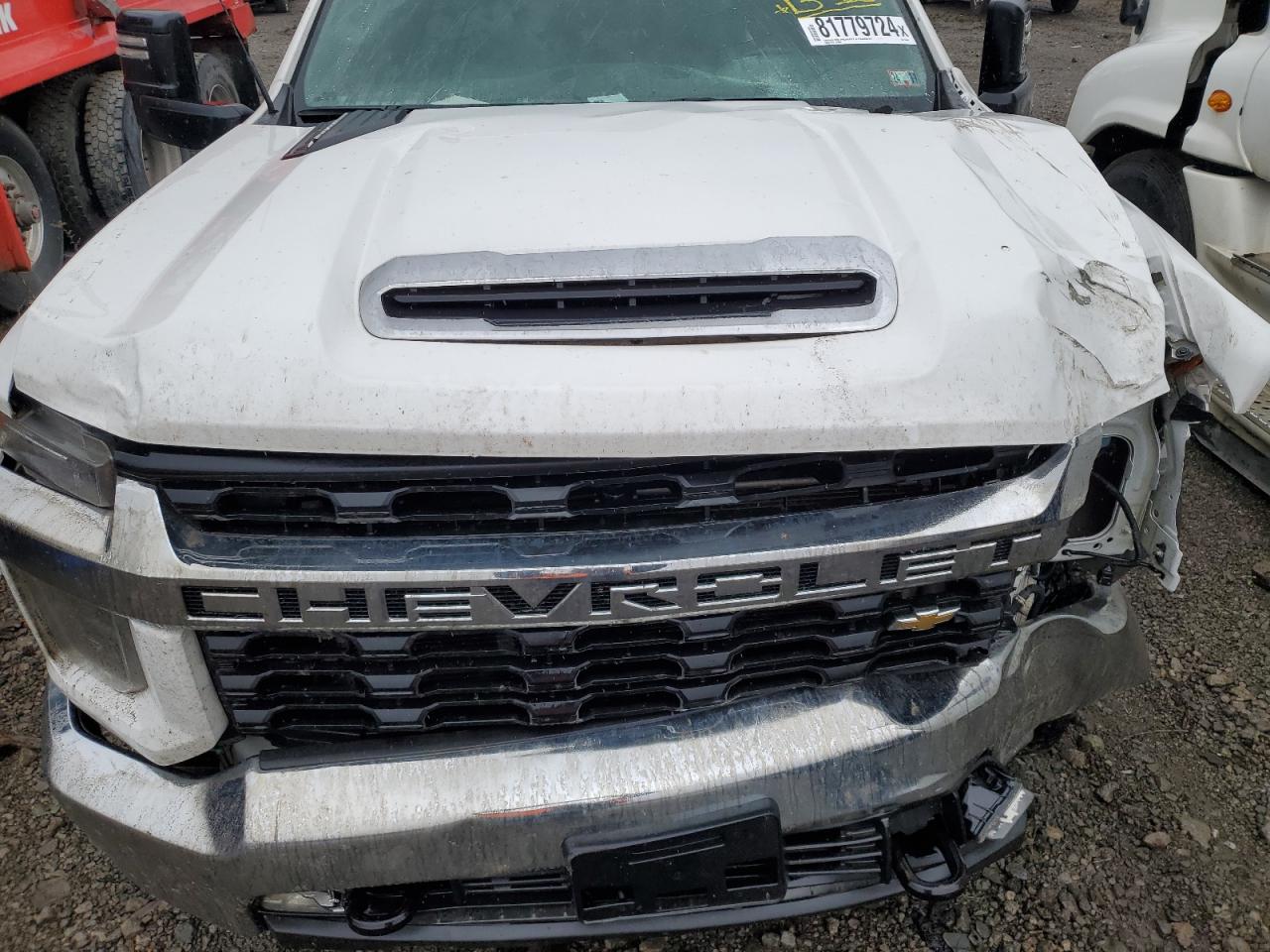 2022 Chevrolet Silverado - Image 11