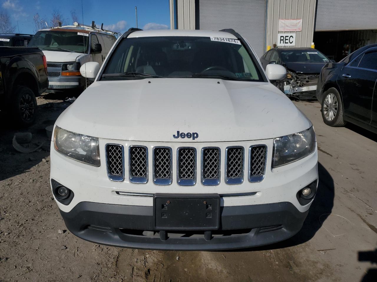 VIN 1C4NJDEB3ED642233 2014 JEEP COMPASS no.5