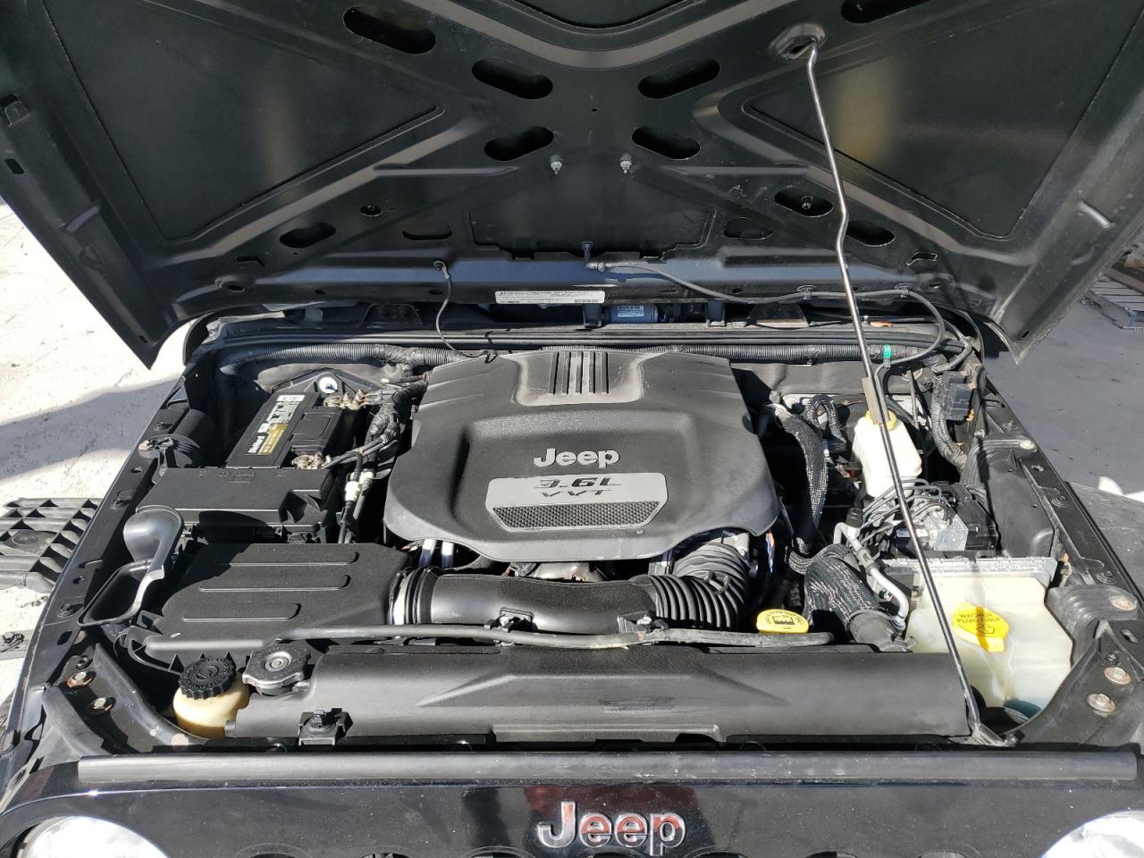 2012 Jeep Wrangler - Image 12