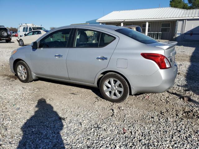 Седани NISSAN VERSA 2014 Сріблястий