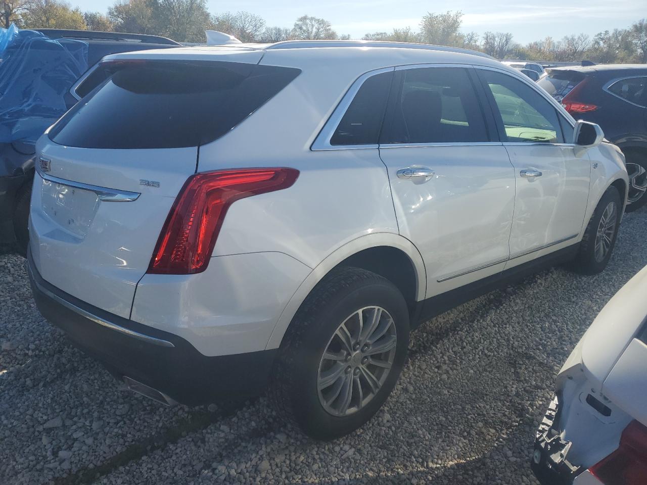 VIN 1GYKNDRS9HZ186242 2017 CADILLAC XT5 no.3