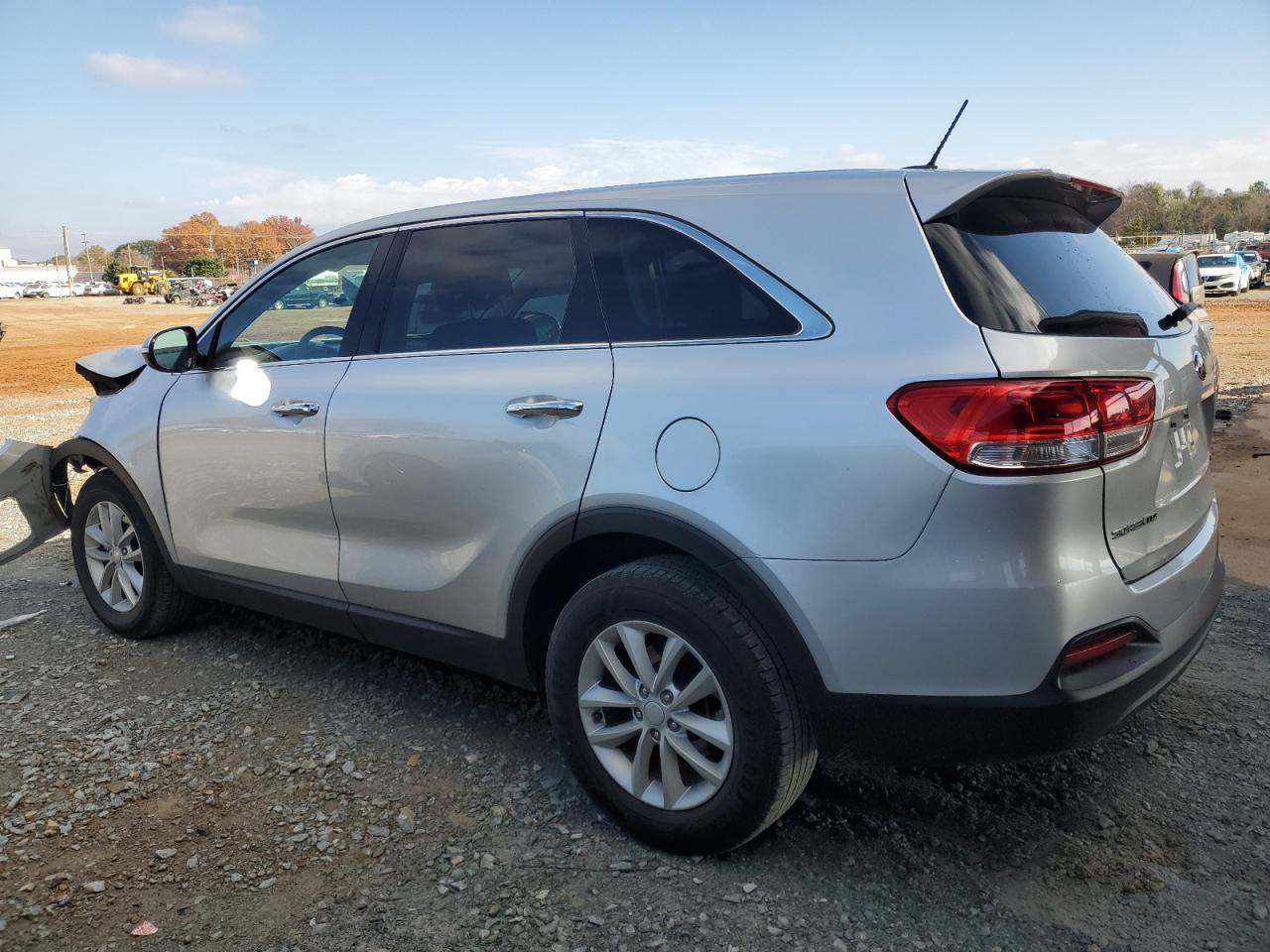 VIN 5XYPG4A33HG277581 2017 KIA SORENTO no.2