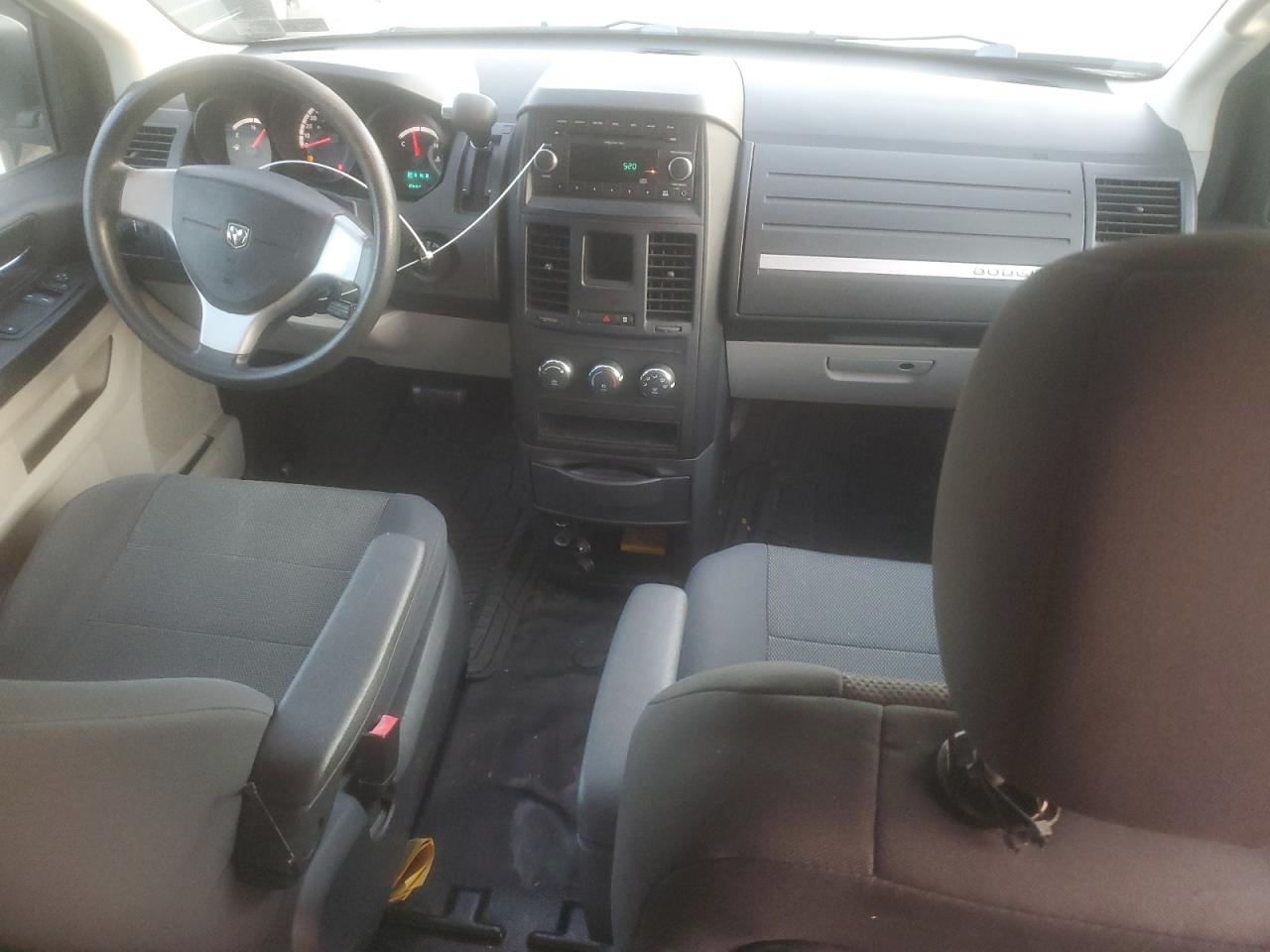 2009 Dodge Caravan - Image 8