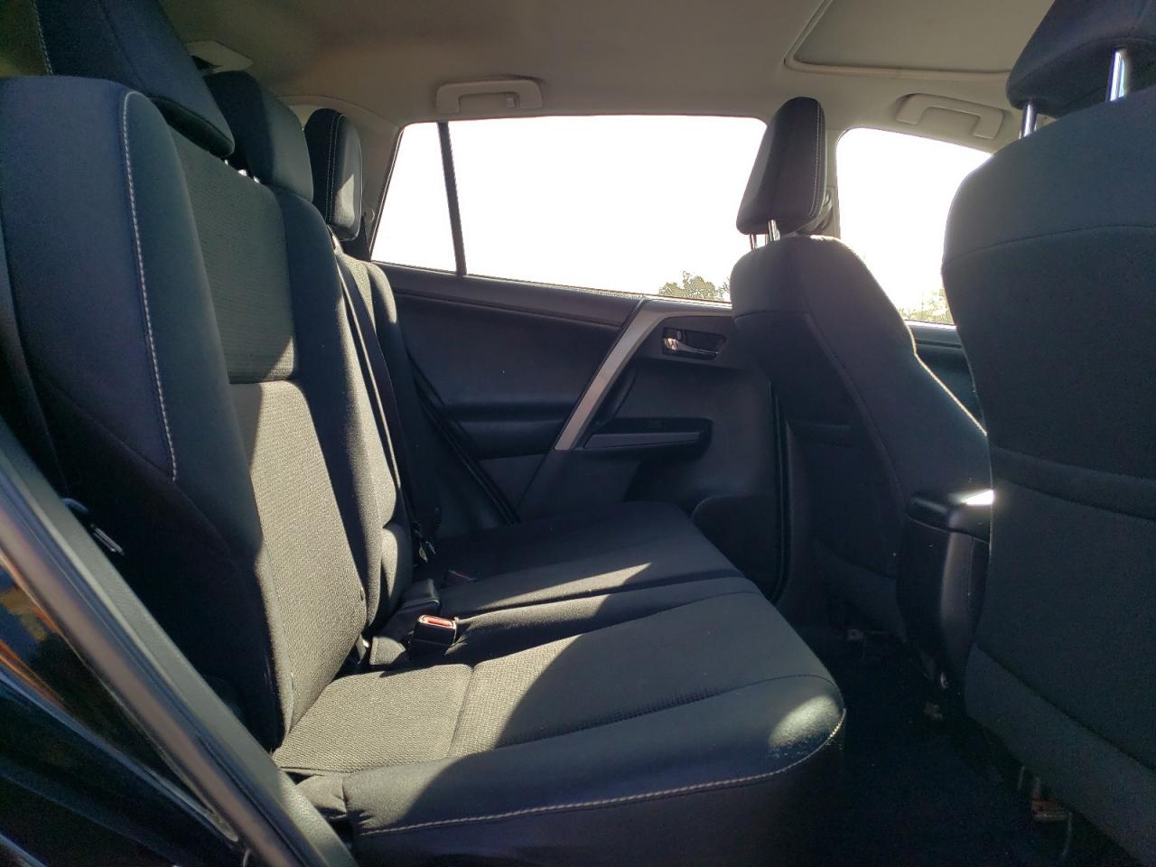 2018 Toyota RAV 4 - Image 11