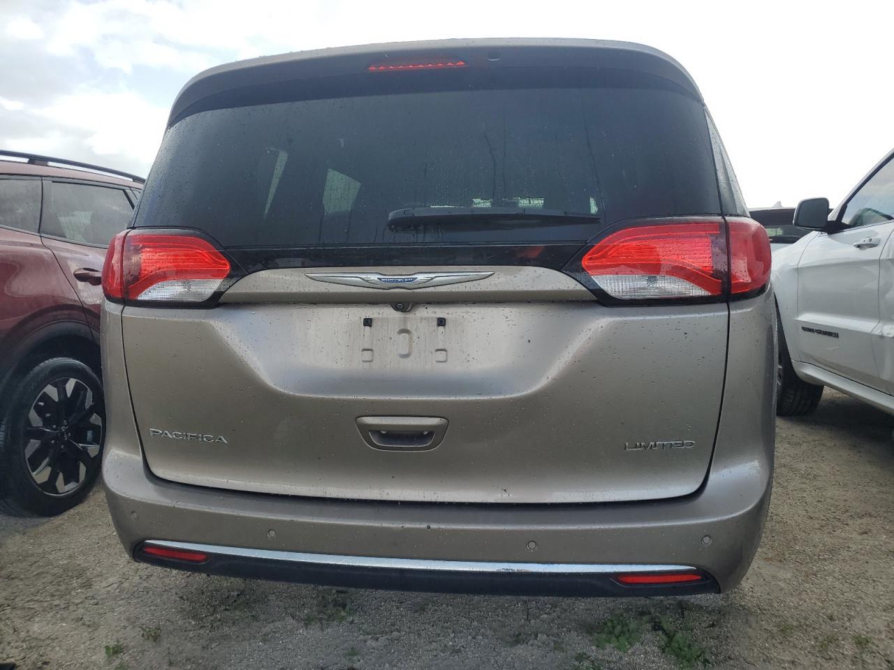 2018 Chrysler Pacifica - Image 6