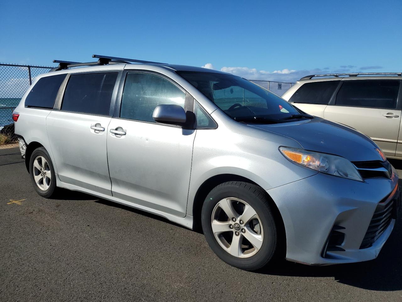 2019 Toyota Sienna - Image 4