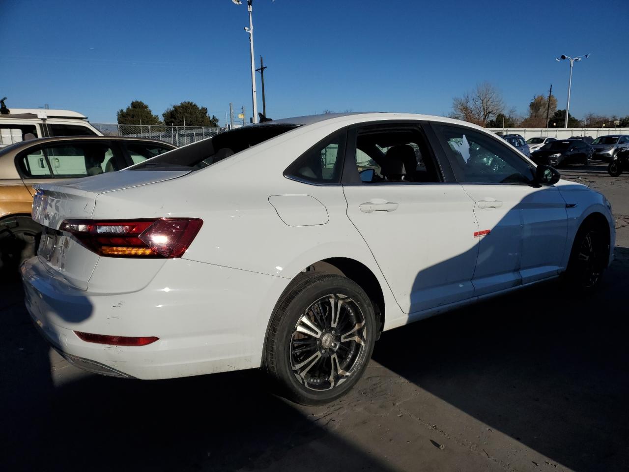 2019 Volkswagen Jetta - Image 3