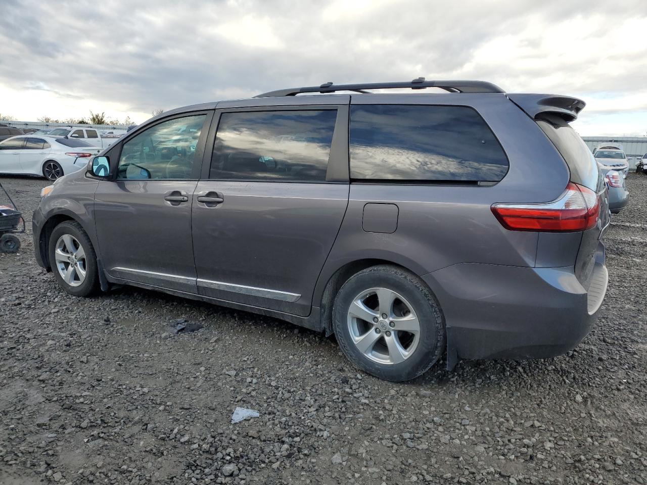2015 Toyota Sienna - Image 2