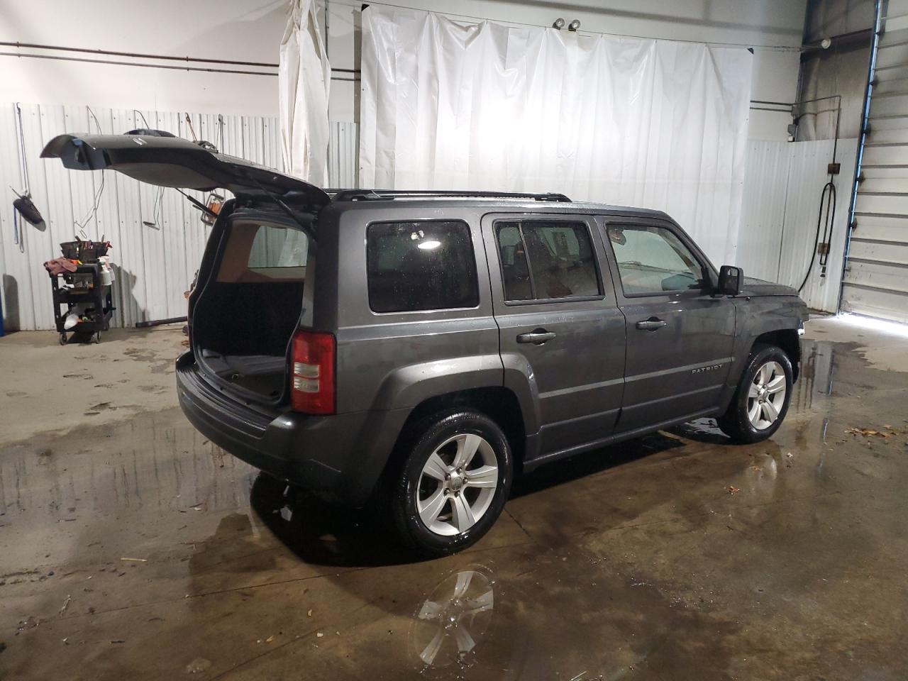 VIN 1C4NJPFBXED905690 2014 JEEP PATRIOT no.3