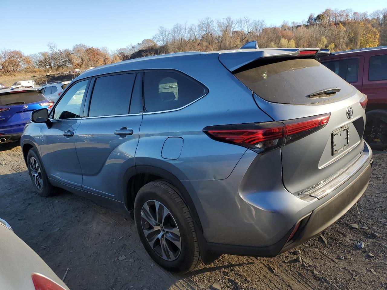 2022 Toyota Highlander - Image 2