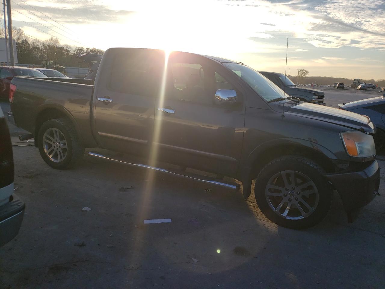 2013 Nissan Titan - Image 4