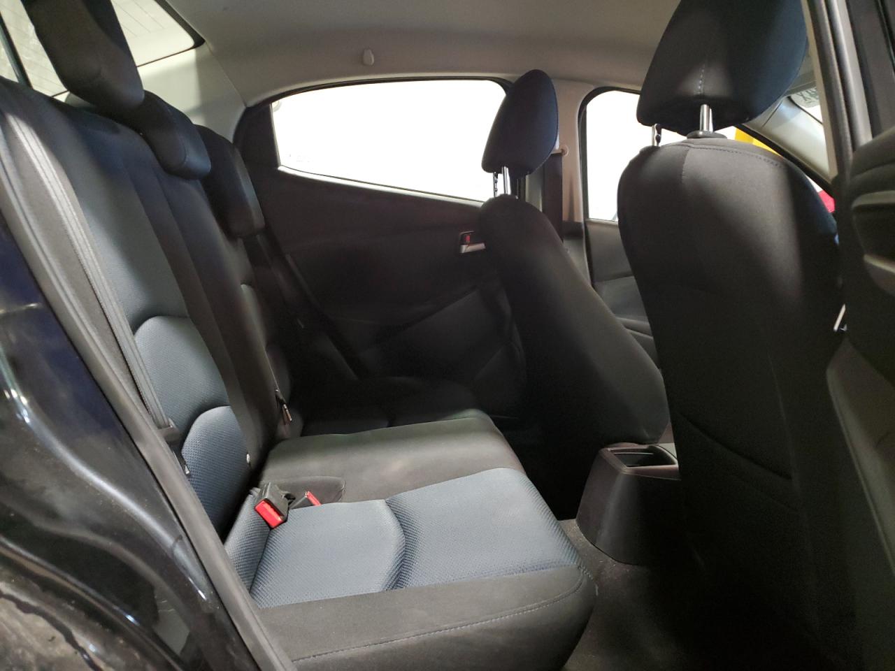 2019 Toyota Yaris - Image 10