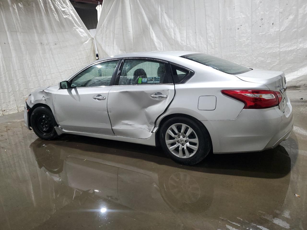 2017 Nissan Altima - Image 2