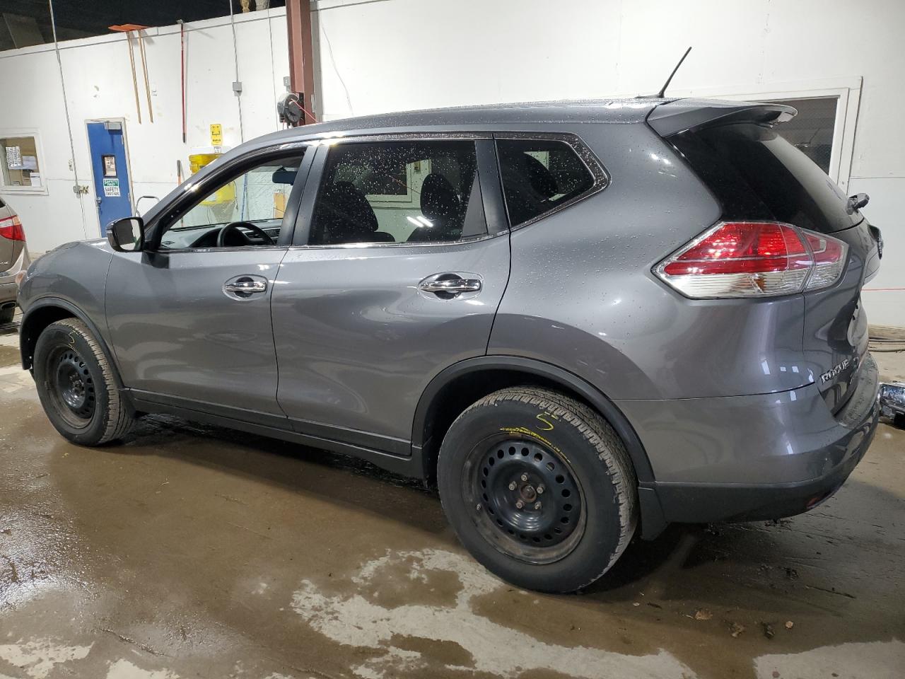 2015 Nissan Rogue - Image 2