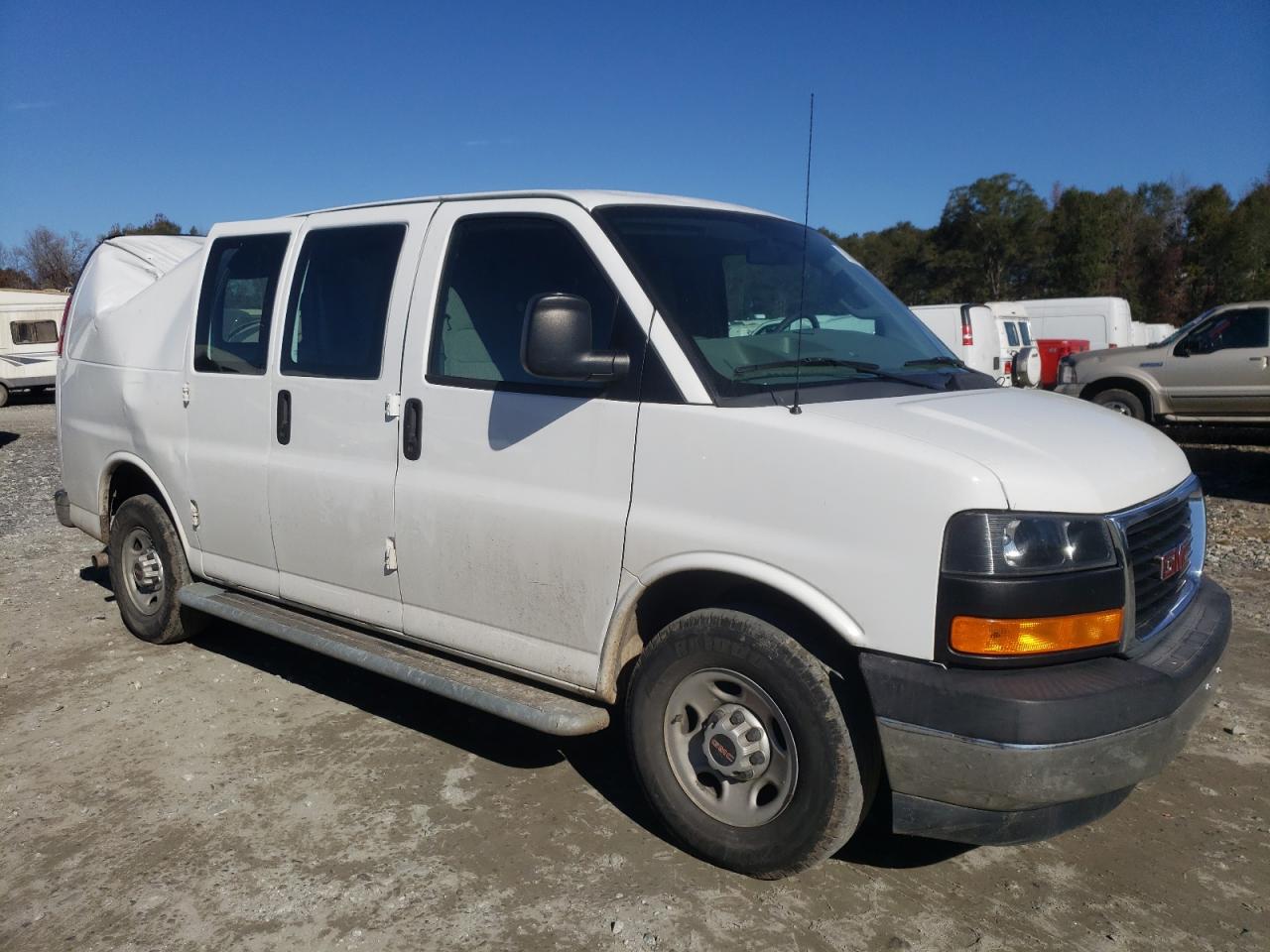 2017 GMC Savana - Image 4