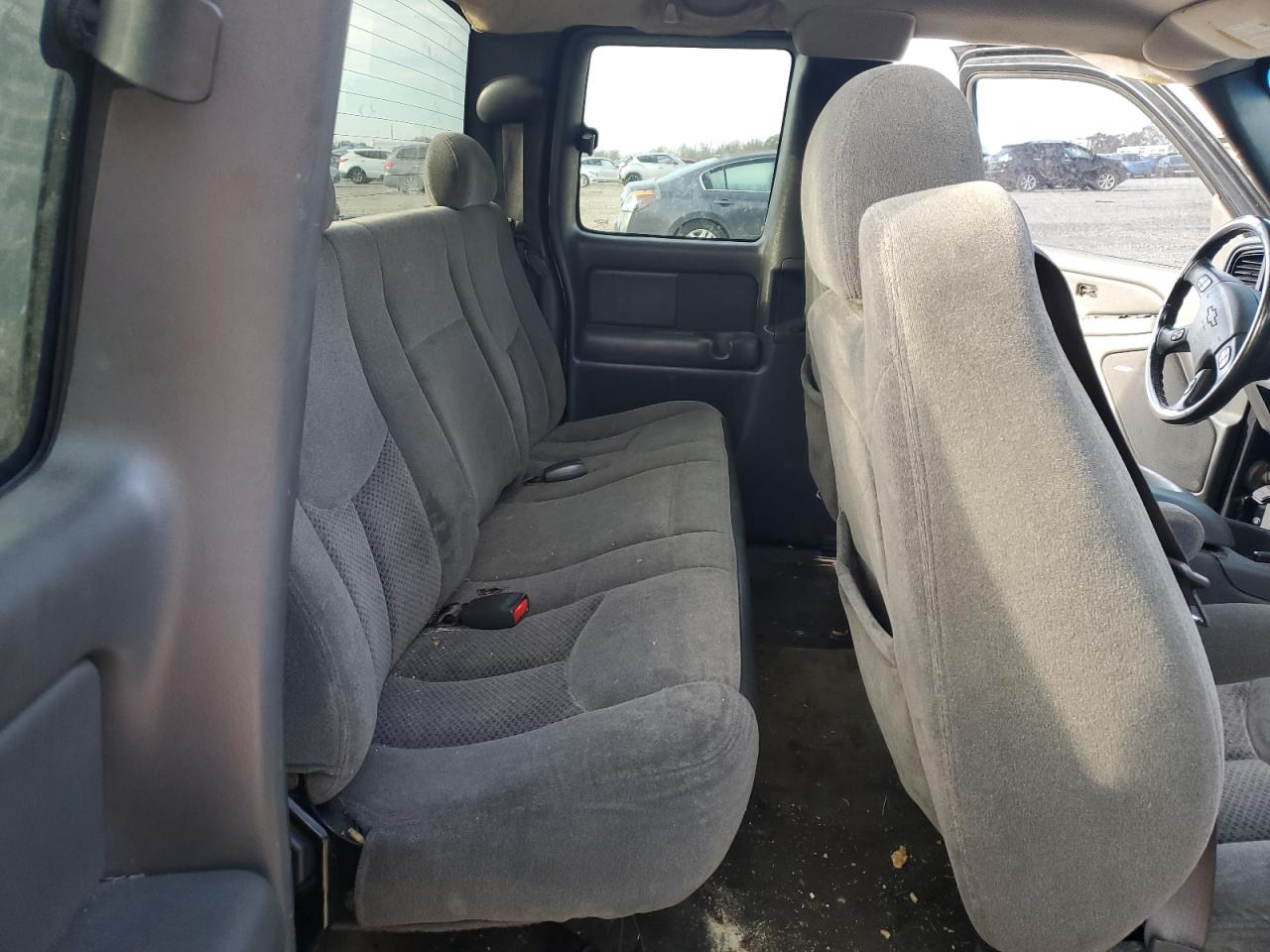 2004 Chevrolet Silverado - Image 10