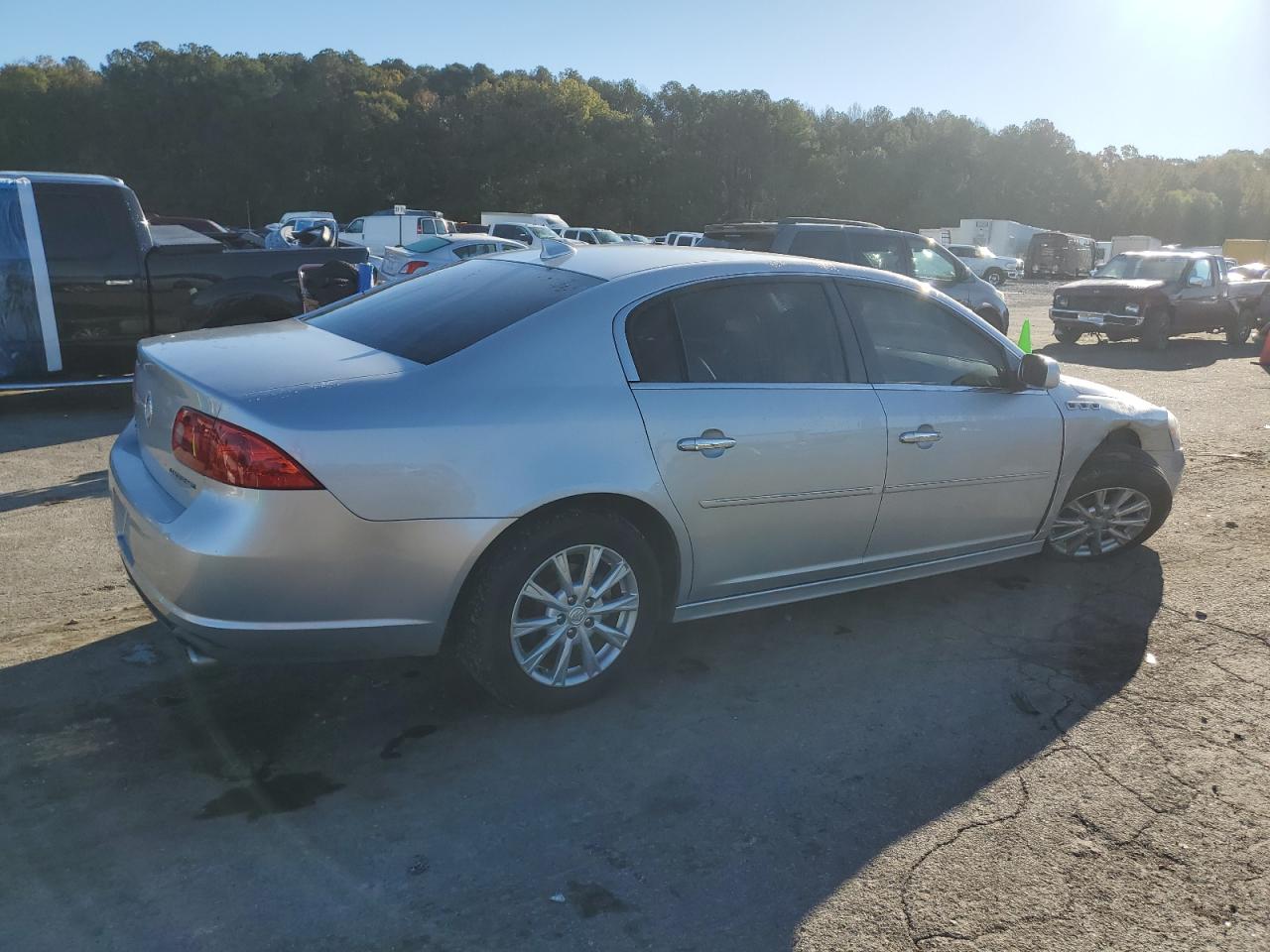 2011 Buick Lucerne - Image 3