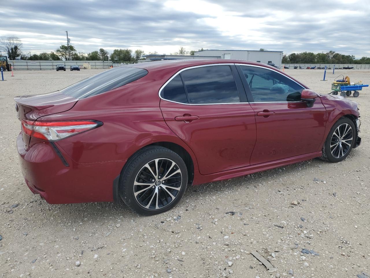 VIN 4T1B11HK5JU642785 2018 TOYOTA CAMRY no.3