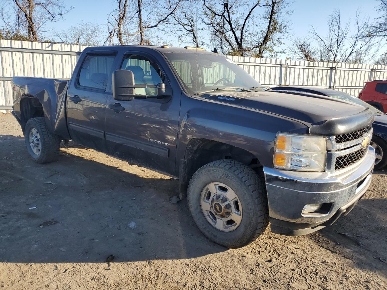 2011 Chevrolet Silverado - Image 4