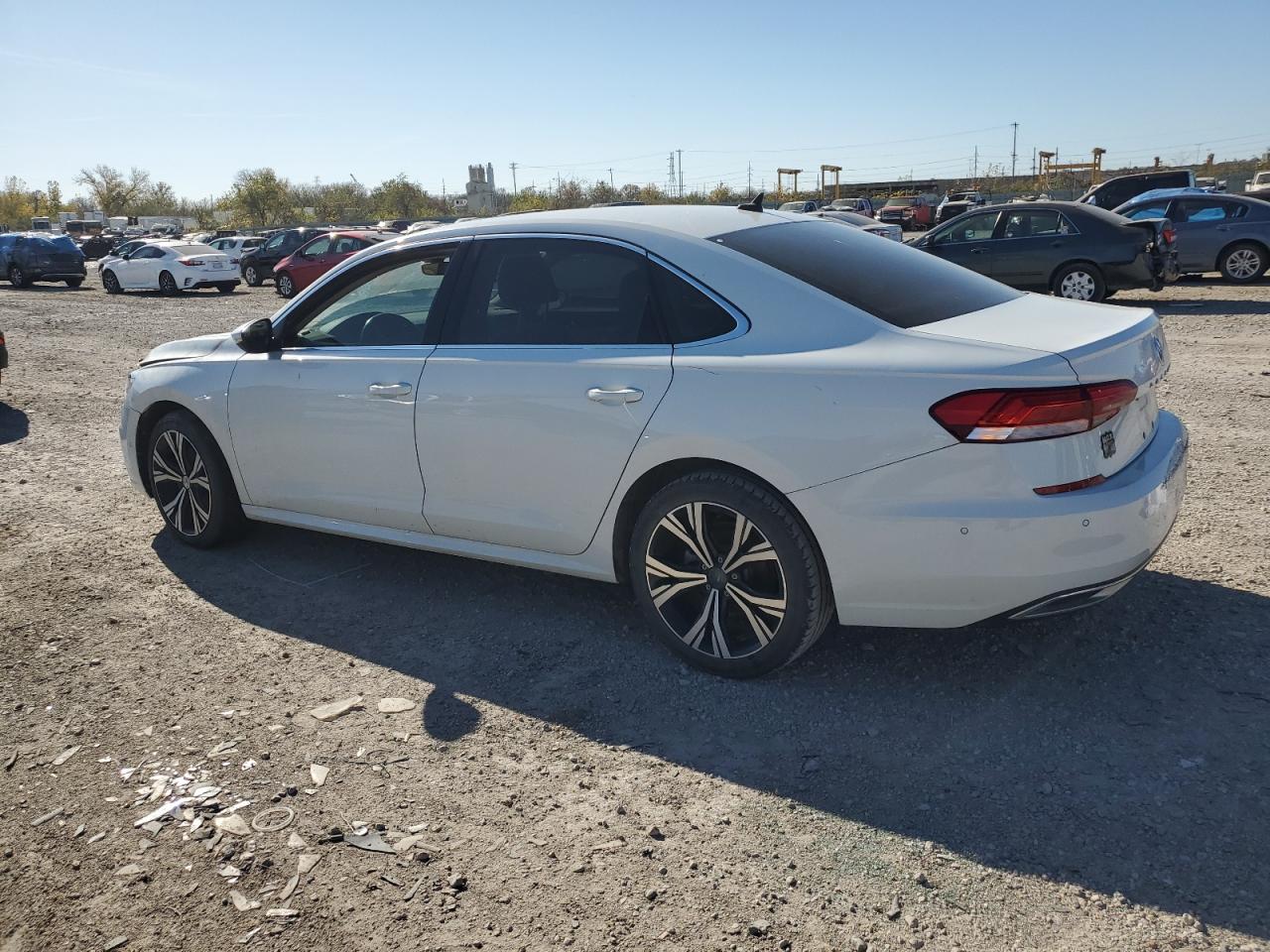 2020 Volkswagen Passat - Image 2