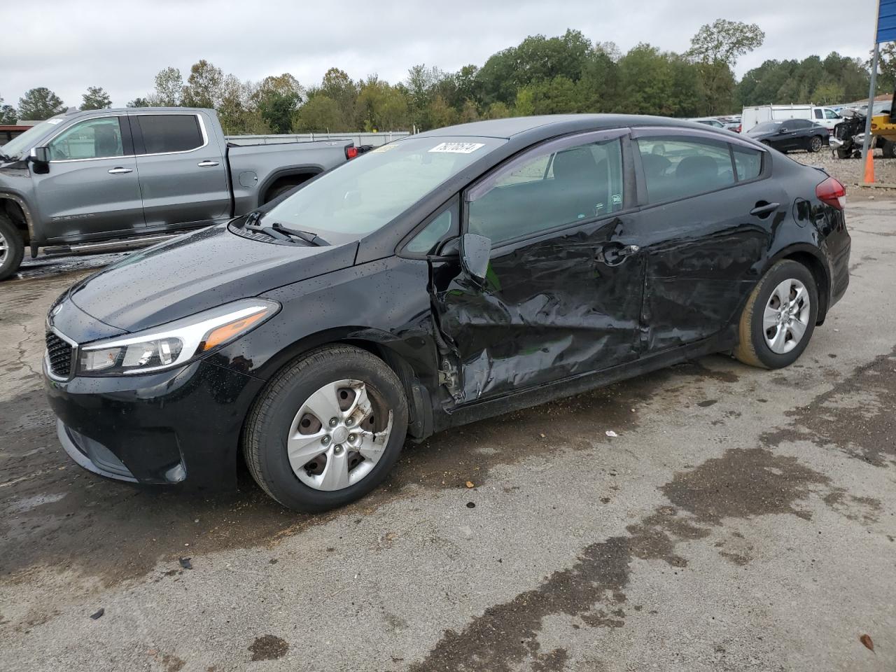 VIN 3KPFK4A77JE225306 2018 KIA FORTE no.1