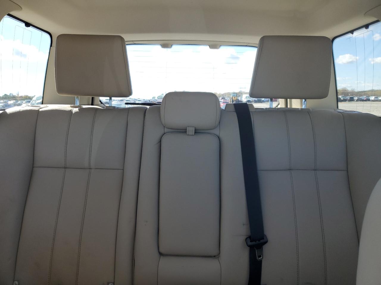 2015 Land Rover LR2 - Image 10