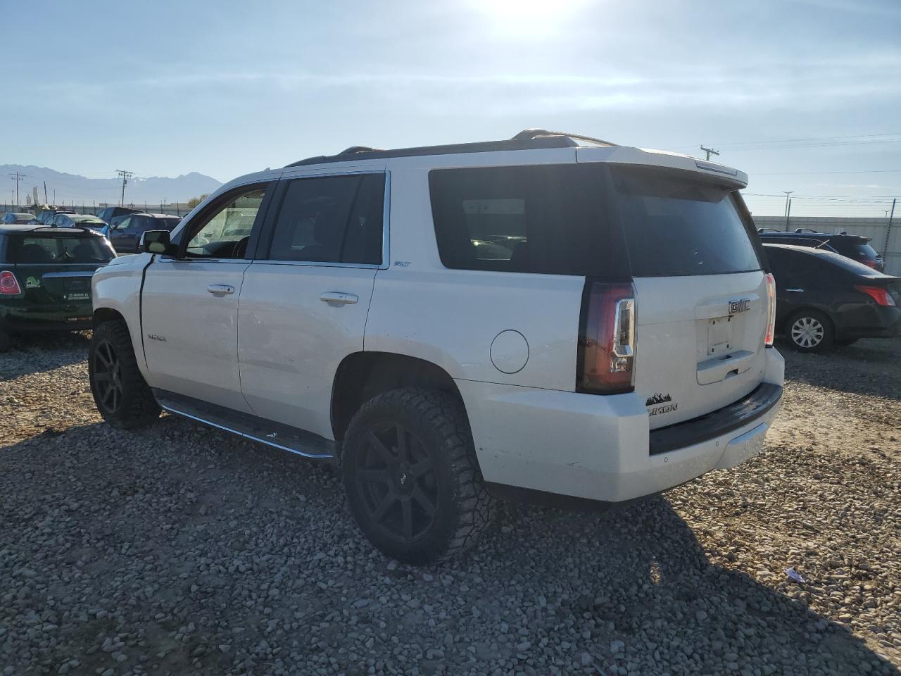 2016 GMC Yukon - Image 2