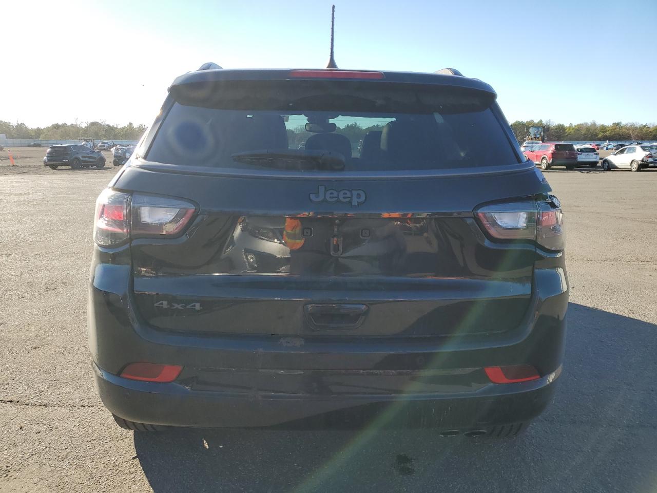 2022 Jeep Compass - Image 6