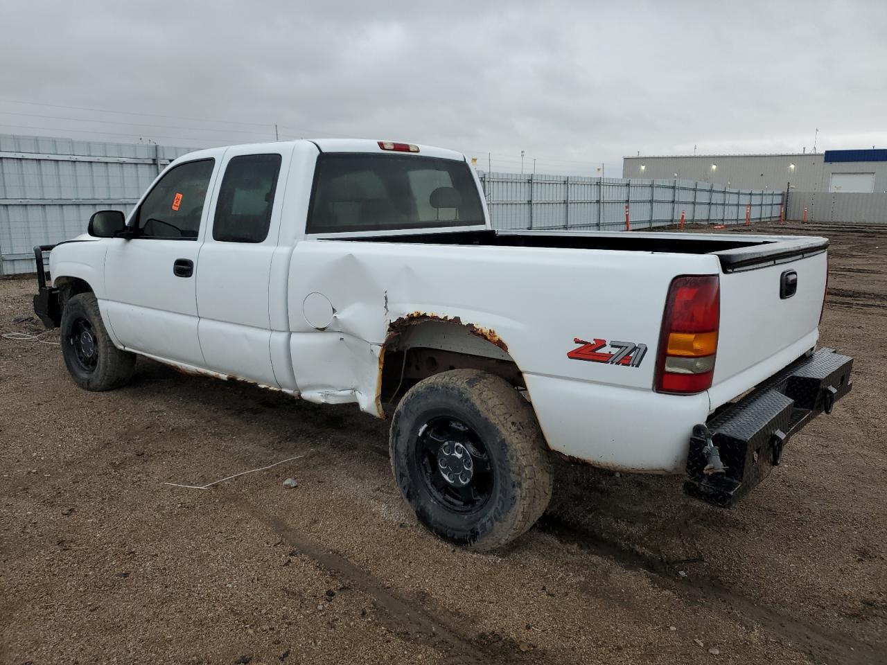 2000 Chevrolet Silverado - Image 2