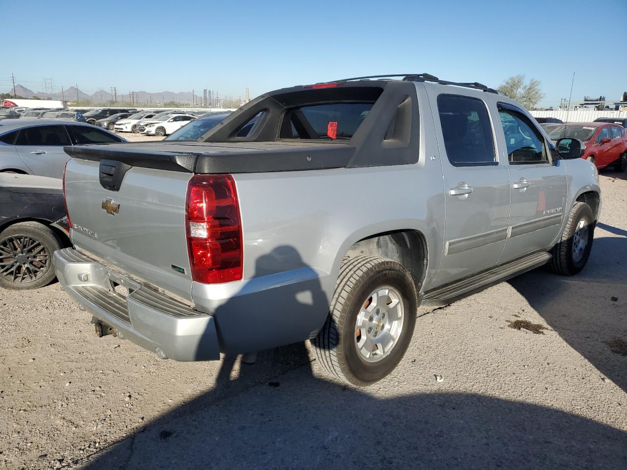 2011 Chevrolet Avalanche - Image 3