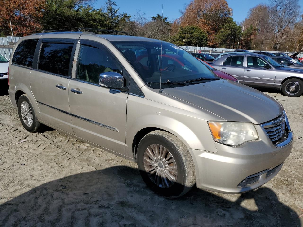 2014 Chrysler Town & Country - Image 4